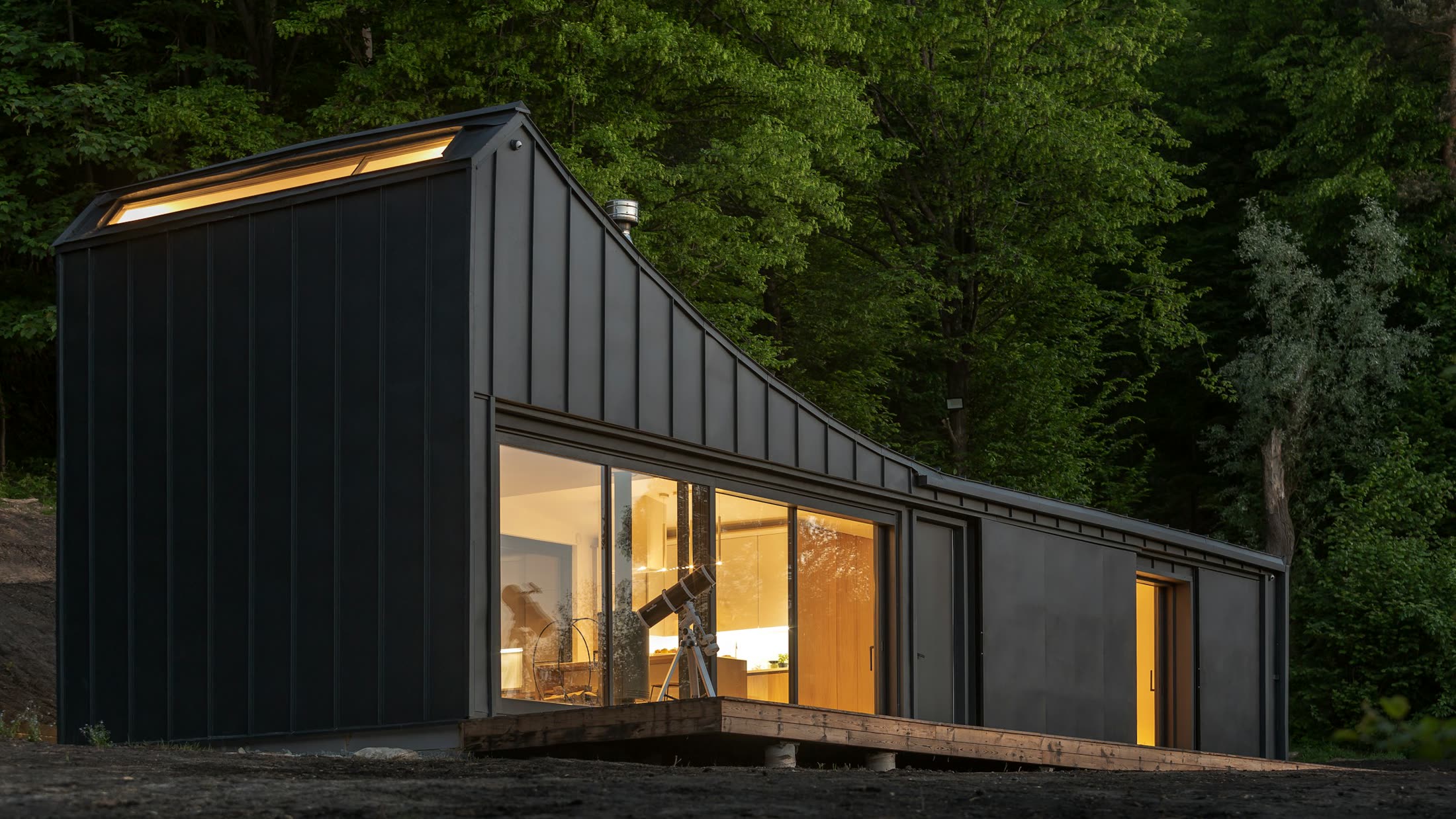 Casa modular contemporánea rodeada de bosque — Alrealty